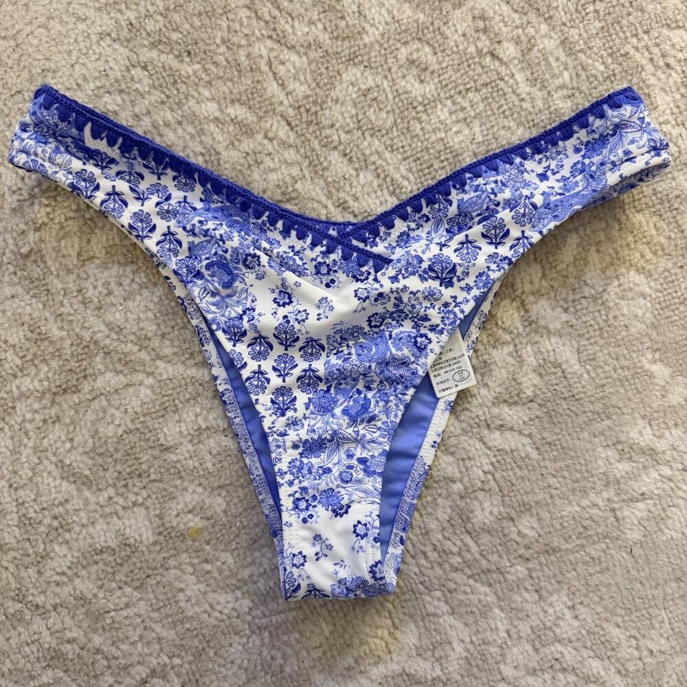 NWT Hollister Cheekiest Fit Bikini Bottoms Size S Blue, And White Floral Pattern